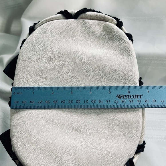 💥SALE💥 Betsey Johnson Bow Satchel Pebble Texture Faux Leather Gold Chain EUC - Picture 15 of 16